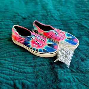 Women’s Vans. Good condition, barley worn, new laces.